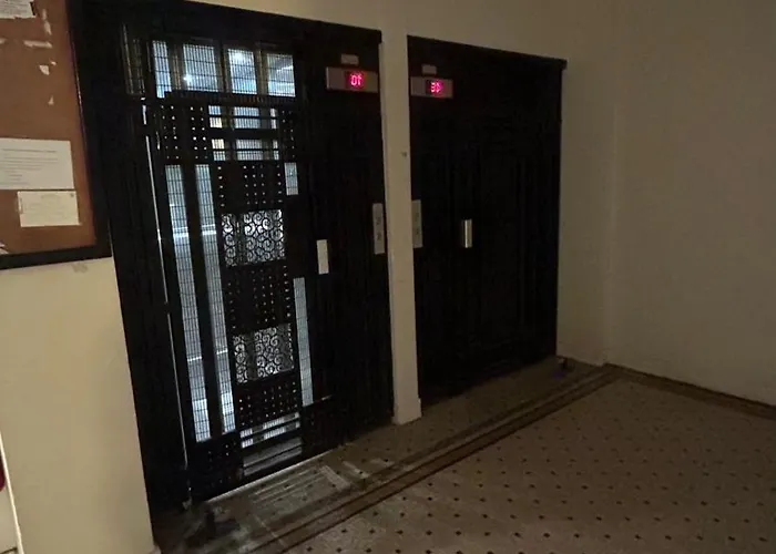Bel Avec Mezzanine Pour 4 Personnes Au Centre De * Paris